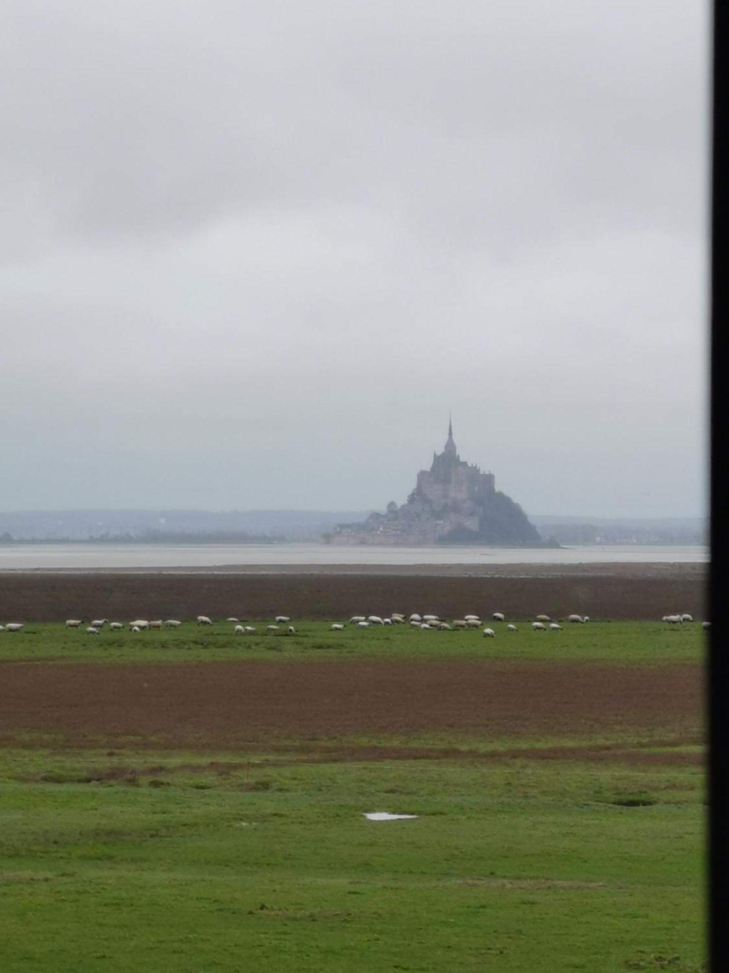 Entre Mont St Michel Et Merveille Vains Exterior photo